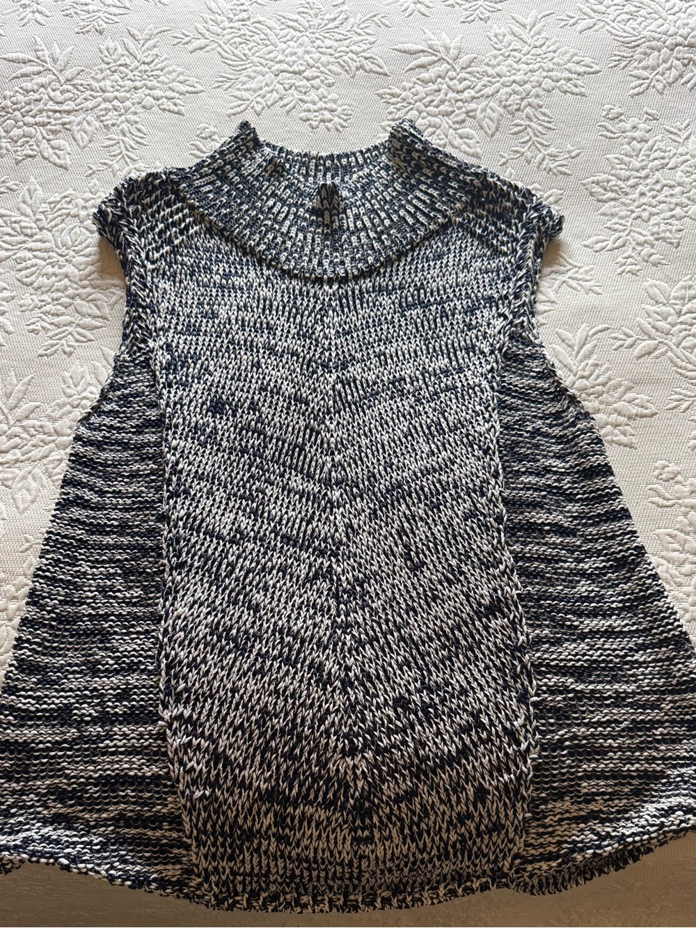 White House Black Market Navy & White Marled Sleeveless Mock Neck Sweater